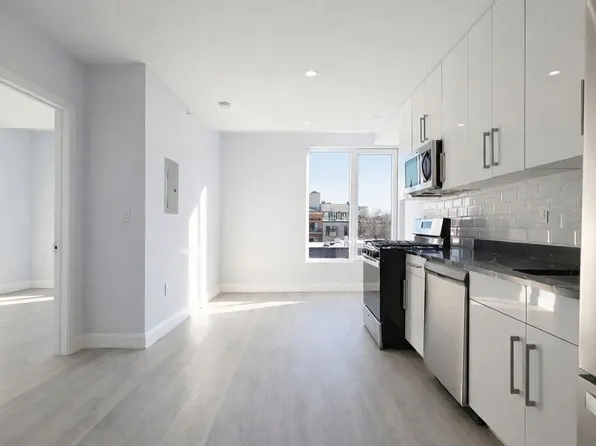 142 Huron Street image 1 of 10