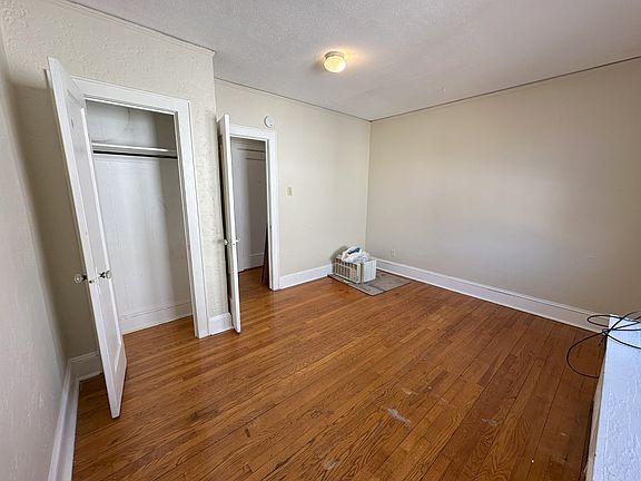 4th image of 40 Parkwood St #5