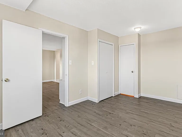 501 Slaters Ln #513 — Photo 15