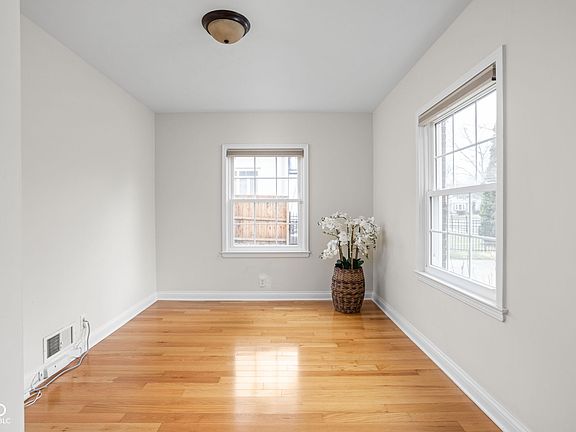 5th image of 105 Berkley Rd