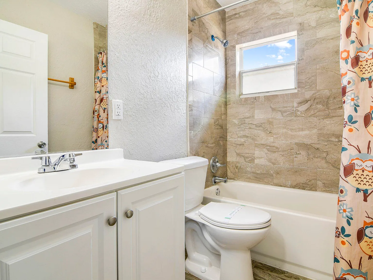 4 bed, 2.0 bath, 1135 sqft, $819 — Photo 4