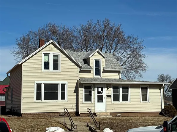 41 6th St, Woodbine, IA 51579