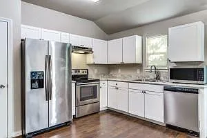 2719 Avenue J — Photo 3