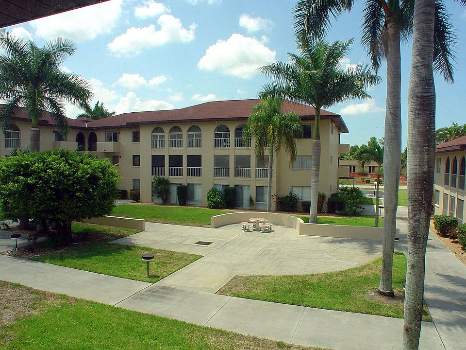 Courtyard Views