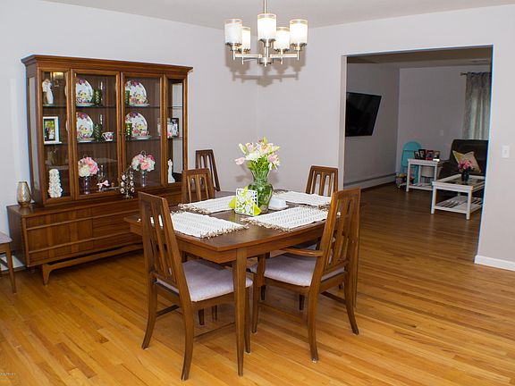 4th image of 531 Clifton Ave