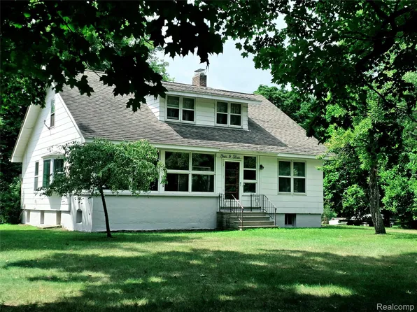 403 East Rd, Holly, MI 48442