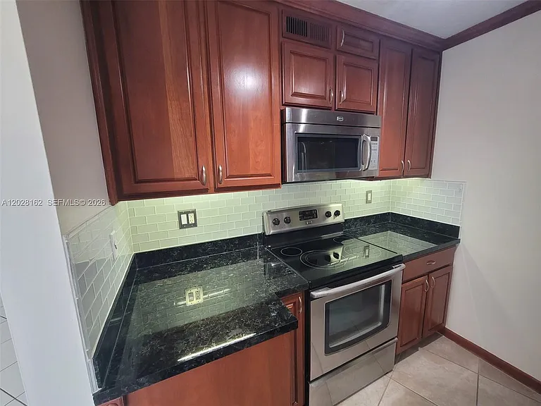 2600 Collins Ave #401 — Photo 3