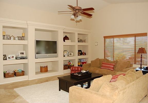 Great room floorplan, very open to kitchen