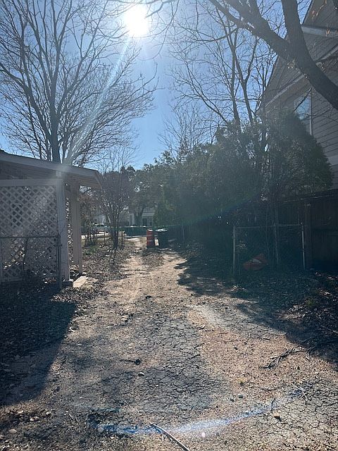 2nd image of 209 Grove St