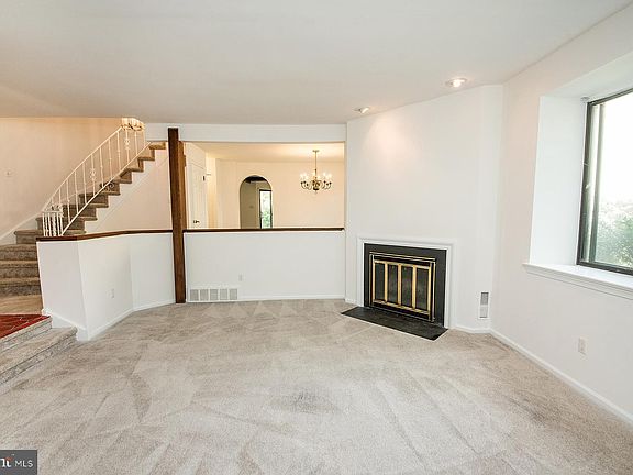 5th image of 12 Farmington Pl