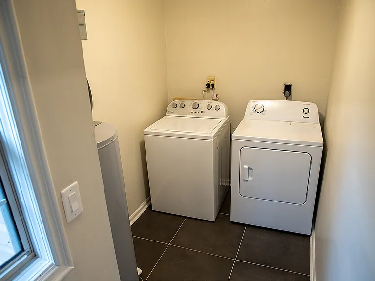1585 N Columbia Pl — Photo 13
