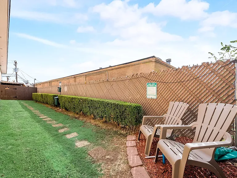7102 Glenview Dr #204 — Photo 16