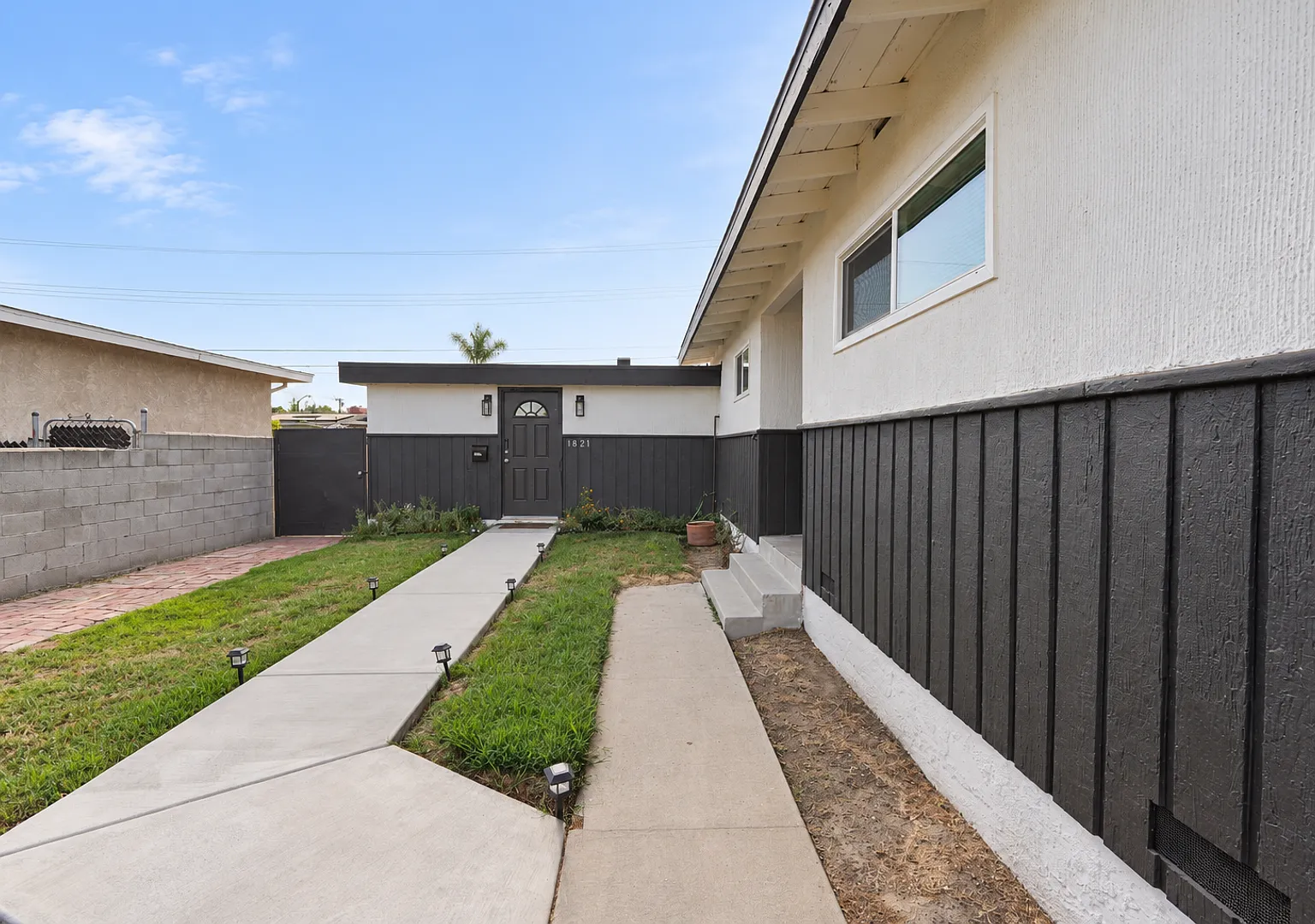 Spacious 4 Bed / 2 Bath Pomona Unit — Photo 2