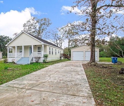 2nd image of 15435 Forest Oak St