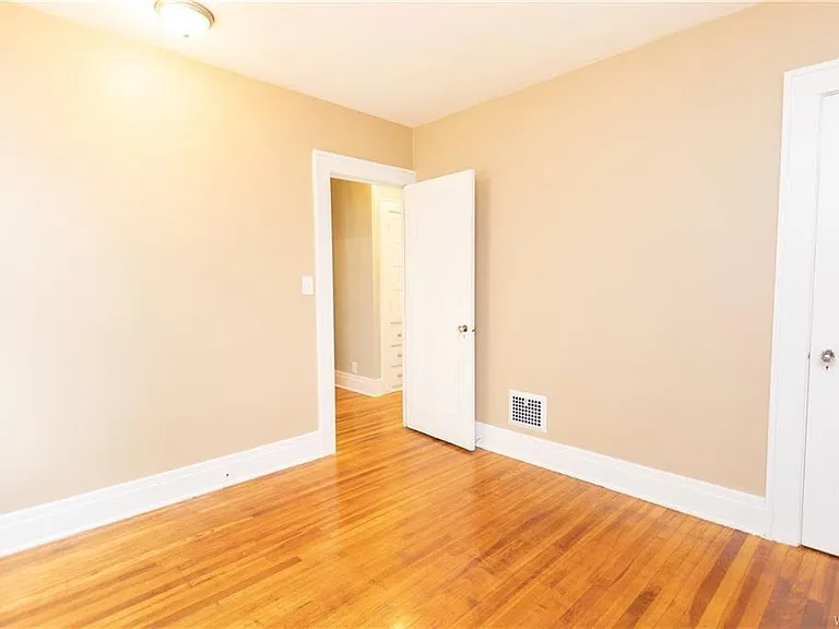 50 Henley Rd #LOWER — Photo 14