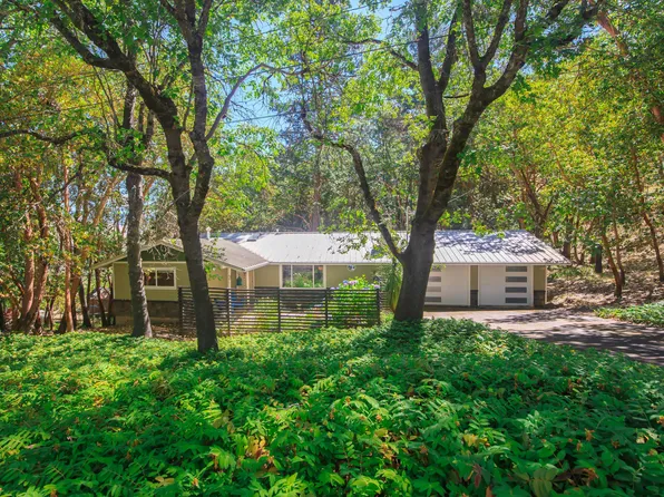 886 Palmer Rd, Ashland, OR 97520