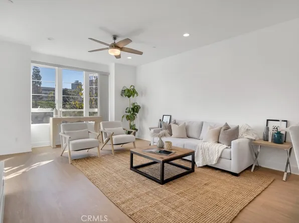 10832 W Riverton Ct, Toluca Lake, CA 91602