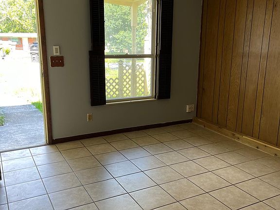 Smaller living room in the front entrance