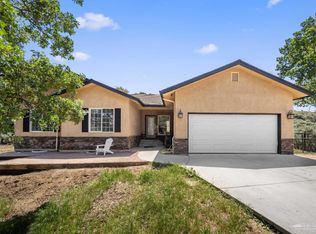 24481 Jacaranda Dr, Tehachapi, CA 93561