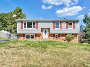 709 Kenyon Rd, Vinton, VA 24179