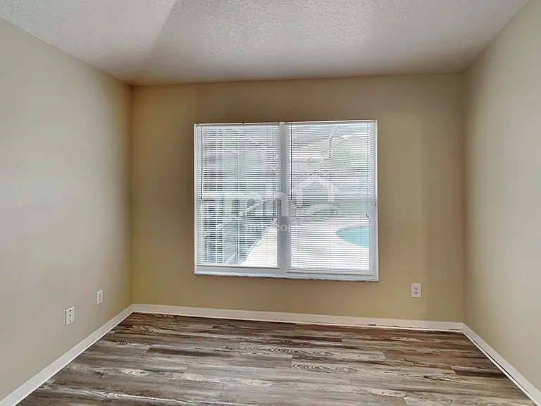 10222 Summer Elm Ave — Photo 9