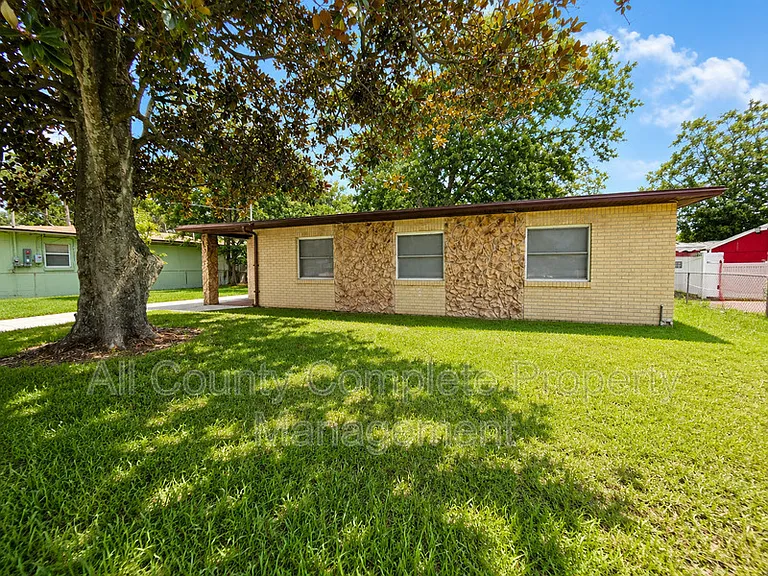 10415 Briarcliff Rd E — Photo 2