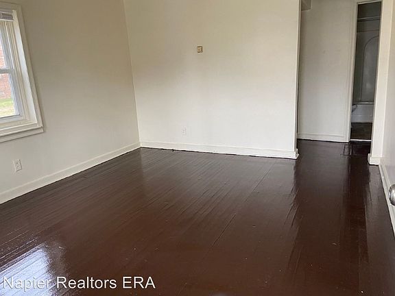 2nd image of 1003 Custer St