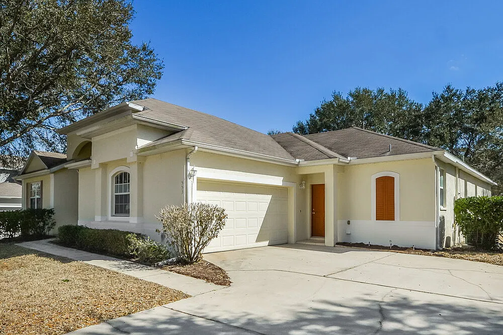 4 bed, 2.5 bath, 2756 sqft, $3,740 — Photo 3