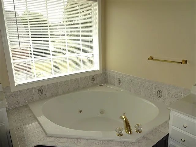 3222 Thornecreek Dr — Photo 10