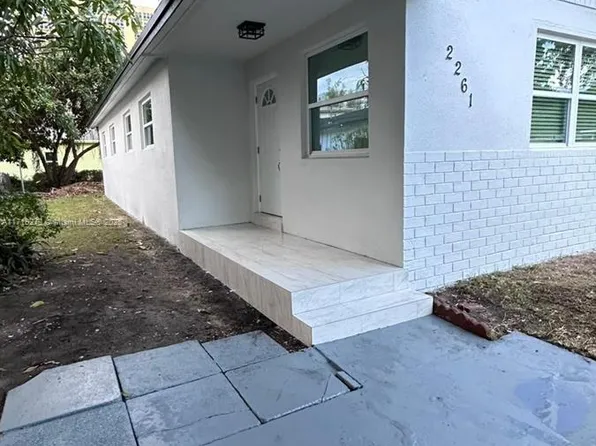 2261 NW 51st Ter, Miami, FL 33142