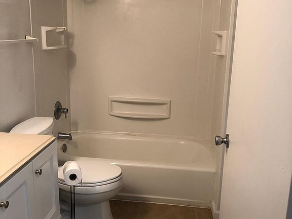 3rd image of 614 W Sheridan Ct APT B