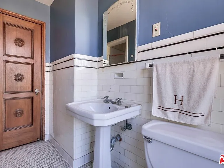 642 S Bronson Ave #207 — Photo 53