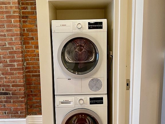 2nd image of 141 W 80th St APT 2R