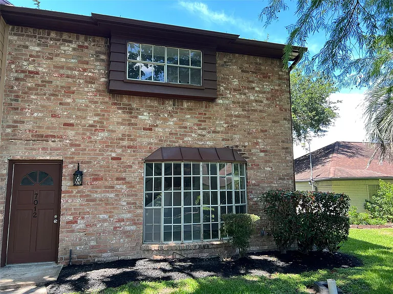 7012 Jetty Ln — Photo 1