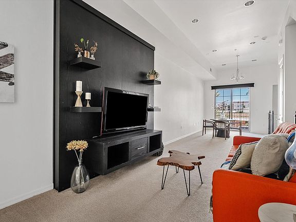 2nd image of 421 W 6th St Unit 1005