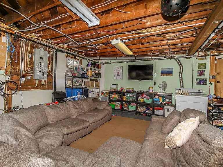 220 Cowley Ave — Photo 30