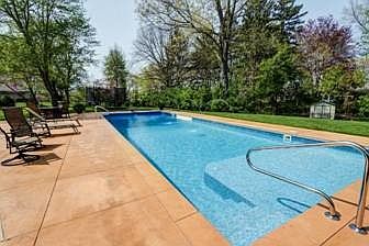 2nd image of 1515 Bon Air Cir