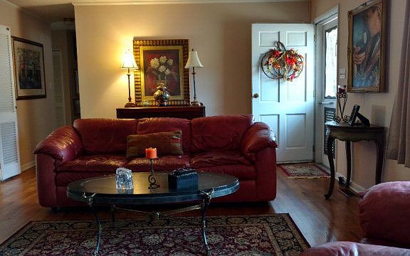5th image of 908 Valley View St