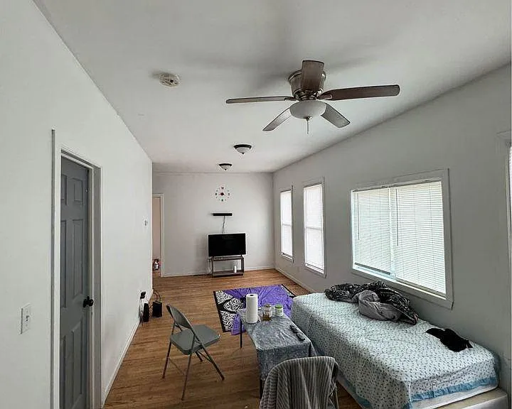 202 E Heman St #1A — Photo 1