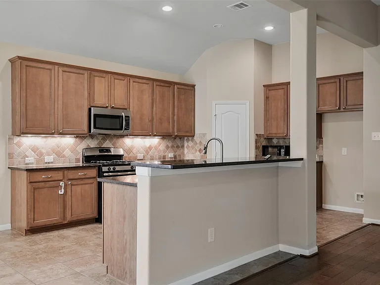 25208 Forest Ledge Dr — Photo 11