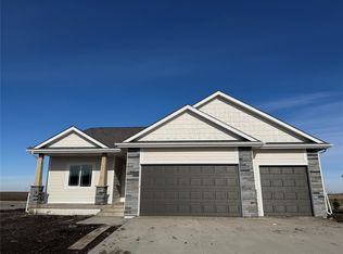 1495 NW Bull Run Ct, Waukee, IA 50263