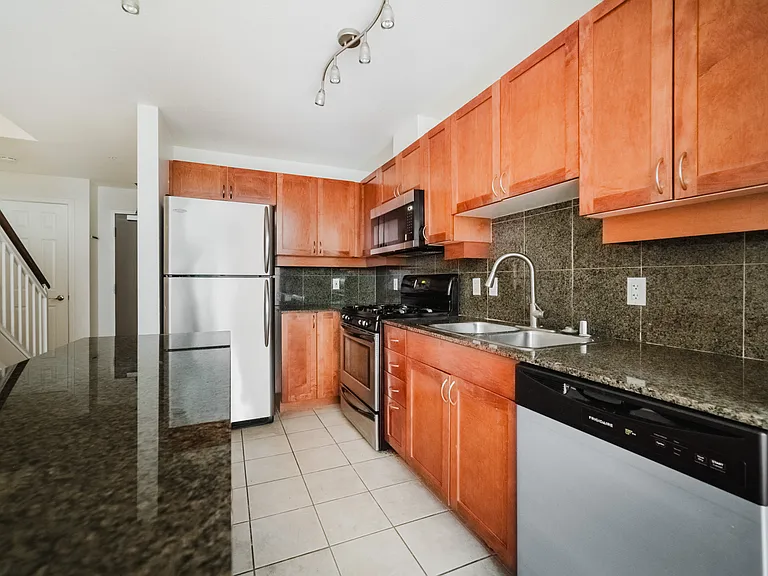 1240 India St #301 — Photo 4