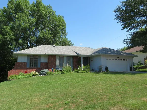 235 Kingsridge Dr, Council Bluffs, IA 51503