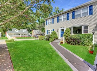 112 Devonshire Dr, East Norwich, NY 11732