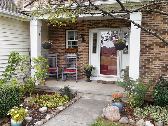 2nd image of 1122 Squire Ln