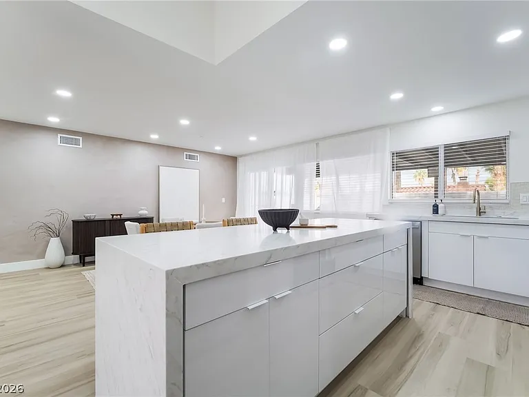 3138 Belvedere Dr — Photo 14
