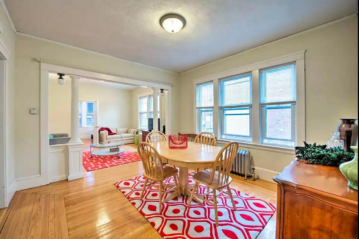 34 Pembroke Ave — Photo 3