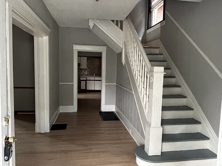 253 Ridge Ave — Photo 2