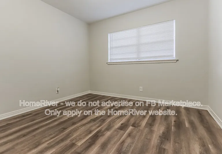 4523 Dolphin Dr — Photo 10