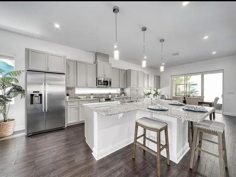 7070 Higgs Aly — Photo 9